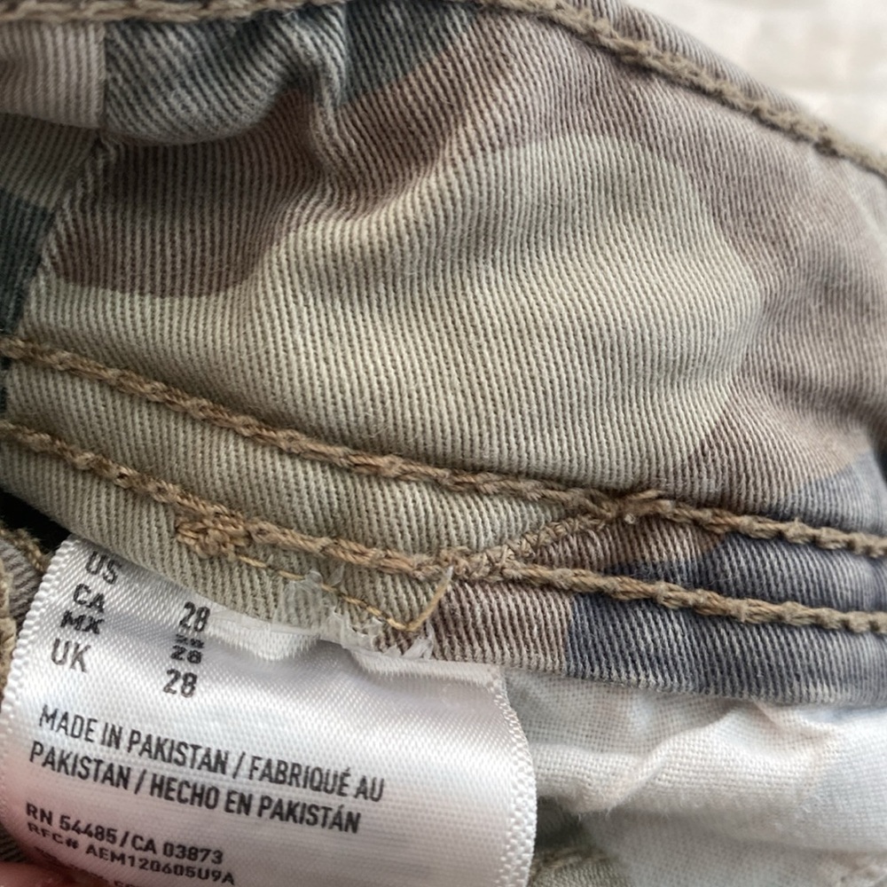 American Eagle 🦅 Camo Cargo Shorts - Picture 8 of 9
